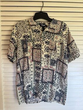 RSQ Cream Short-Sleeve Button-Down Hawaiian Shirtwith Navy & Red Patchwork Print